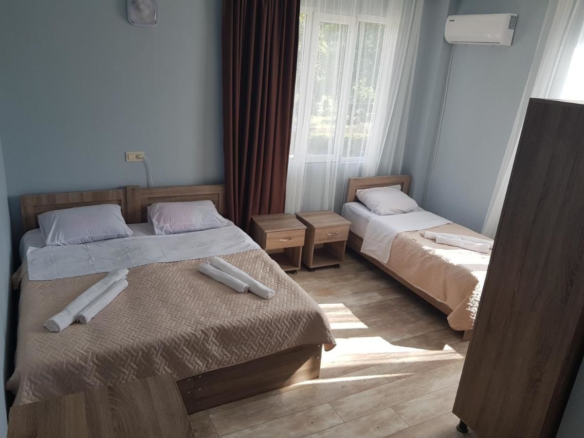 Отели типа «постель и завтрак» Family hotel Kakhaberi-25