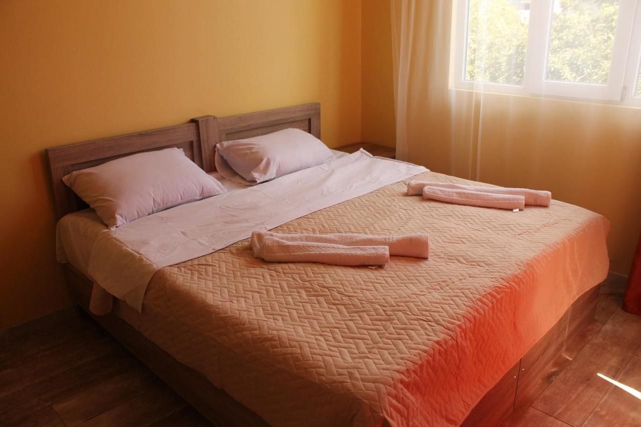 Отели типа «постель и завтрак» Family hotel Kakhaberi-6